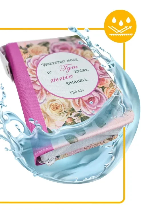 Wodoodporna okładka „Wszystko mogę w Tym…” – krople wody na materiale