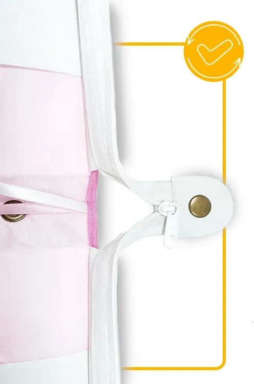 Zamek błyskawiczny okładki „Wszystko mogę w Tym…” – detal zbliżenie, zapięcie kapsel