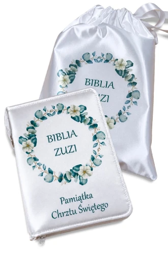 Biblia na chrzest w białej okładce z imieniem Zuzi w wianku i satynowy woreczek